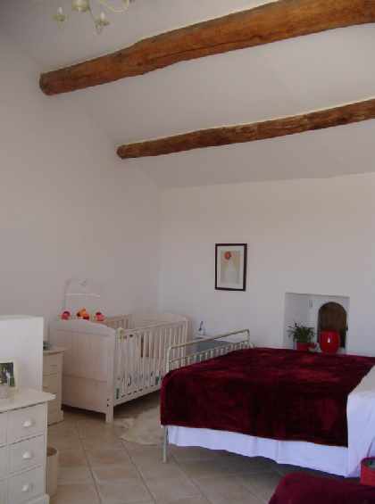 Master suite (2nd floor)